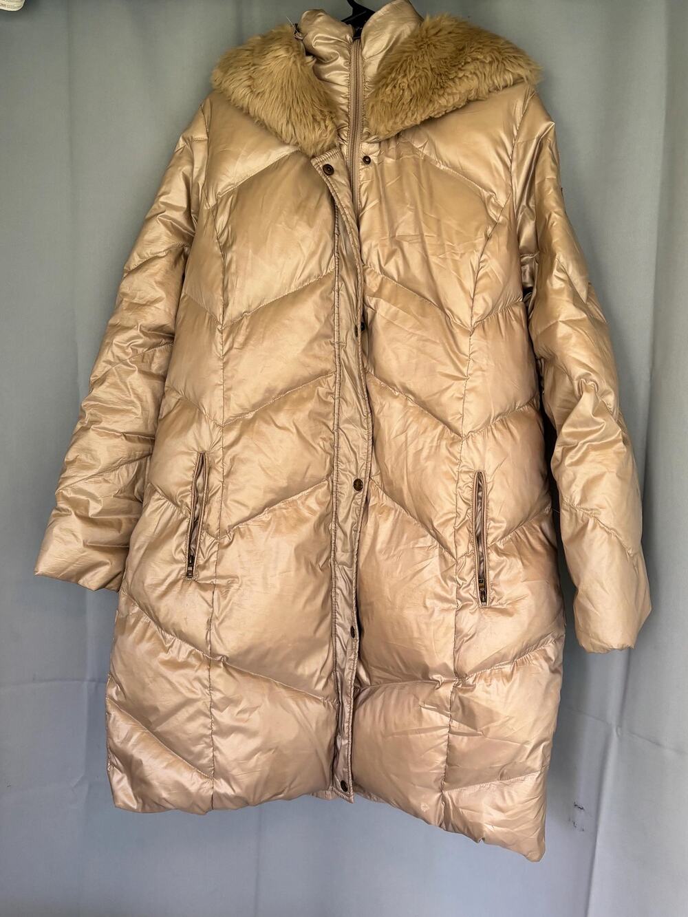 Larry Levine Women Quilted Beige Puffer Coat with Faux Fur Trim Hood Cream